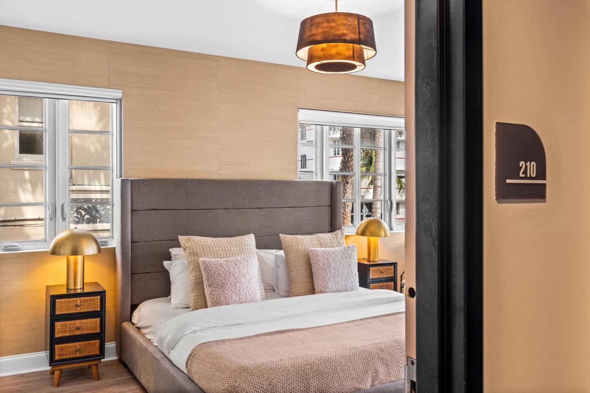 מיאמי ביץ' Luxuri Suites מראה חיצוני תמונה