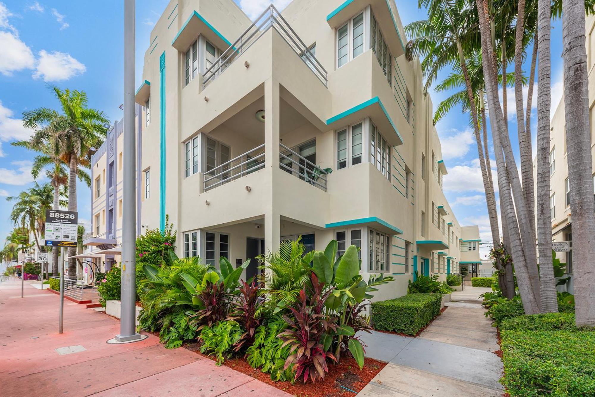 מיאמי ביץ' Luxuri Suites מראה חיצוני תמונה