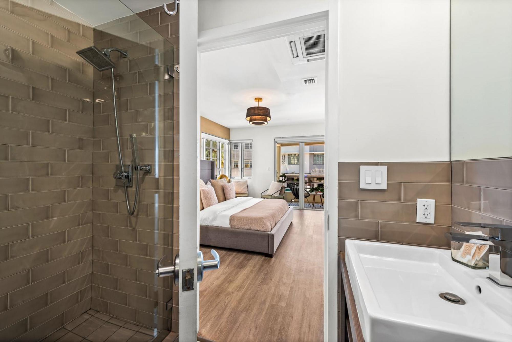 מיאמי ביץ' Luxuri Suites מראה חיצוני תמונה
